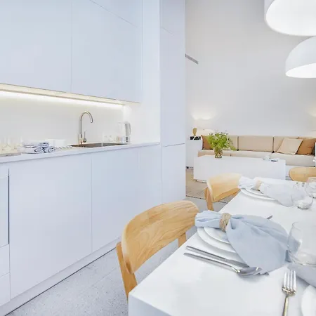 Bhost - Lumiere Apartment